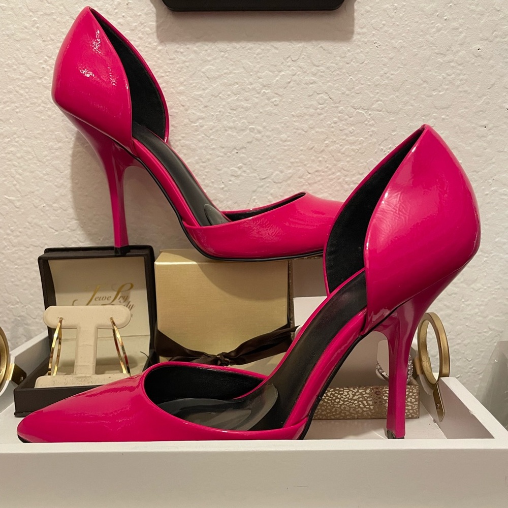 Hot pink heels!